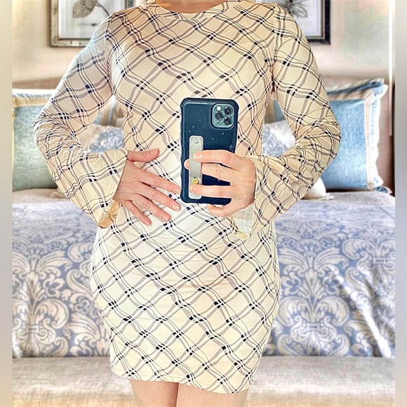 Plaid Dress with Flared Sleeves M - Picture 15 of 15